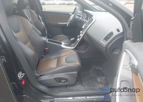 2016 Volvo Xc60 T5 Premier z USA, uszkodzony, nr VIN YV4612RK1G2852814